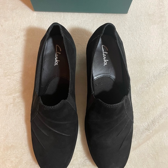 Clarks Elegant Black Nubuck Partridge Block Heels, NWOT, Size 7 1/2 M - Picture 1 of 8